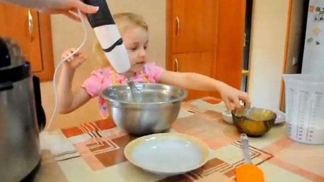 Видео для детей Готовим Вместе медовый кекс смотреть онлайн