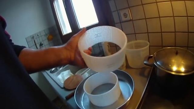 Φτιάχνω τυρί Γραβιέρα - Μυζήθρα #1 Homemade cheese смотреть онлайн