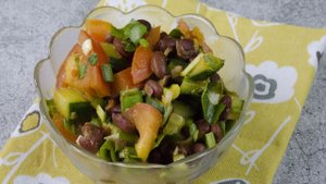 ?Как приготовить ПП салат с фасолью, помидорами и чесноком?