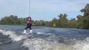 в 4 года за катером на вейкборде