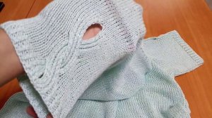 Футболка регланом сверху, с разрезами по бокам и на рукавах