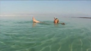 Можно купаться зимой на Мертвом море в Израиле