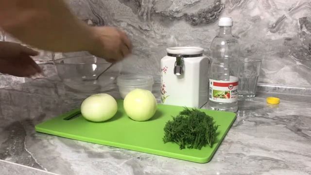 Маринованный лук к шашлыку . Быстро и вкусно .