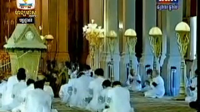 HangMeasHDTV-1-2-13-Funeral Procession of KingFather Body from Royal Palace to VealMen Crematorium- смотреть онлайн