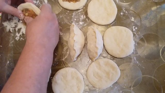 ПИРОЖКИ В ДУХОВКЕ С НАЧИНКОЙ. 1 ЧАСТЬ. смотреть онлайн