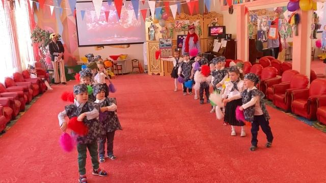 Танец "Сегодня салют!" (авт. М. Протасов, В. Степанов) Группа №11 "Почемучки" смотреть онлайн