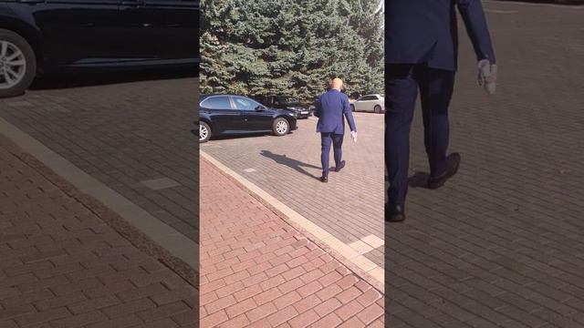 Чиновник-видеоблогер Аммелькин (главы культуры города Брянск, любит снимать недовольных его работой смотреть онлайн