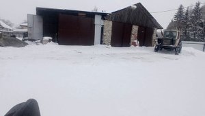 Чистка снега самодельным трактором
.mp4