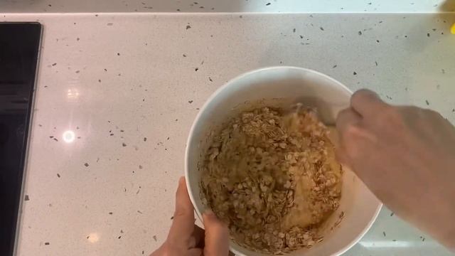 Овсяное печенье , без муки . Вкусное  печенье , за пару минут .