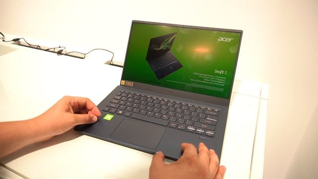 Acer Swift 5 (2019) is the THINNEST 14-inch laptop in the world смотреть онлайн