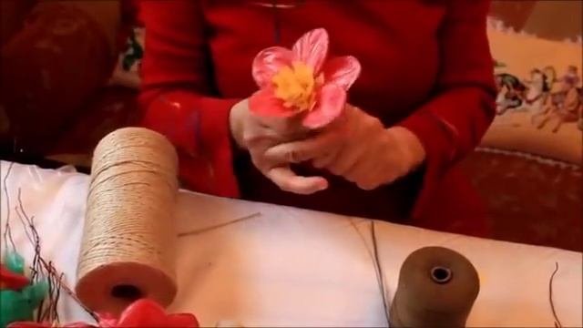 Цветы из мусорных пакетов.Flowers From Trash Bags