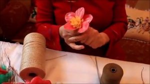 Цветы из мусорных пакетов.Flowers from trash bags