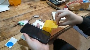 Клеим 9D стекло просто и быстро.