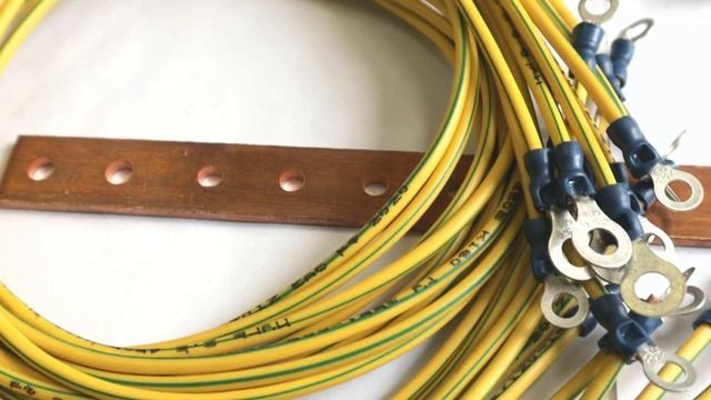 RC19 GR 0022.001 Шина заземления медная 19 дюймов 4х20 мм c изоляторами 2 шт смотреть онлайн