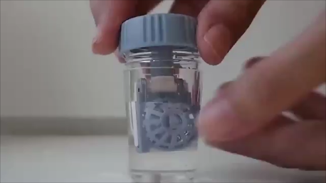 Контейнер для чистки контактных линз.