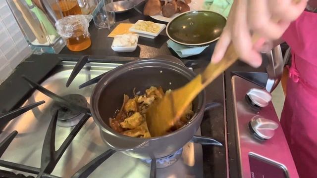 Shamu Datshi ??(shiitake mushroom & cheese) Bhutanese Recipe cooking in clay pot| Easy vegetarian смотреть онлайн