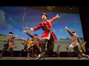 Лихой казачий танец с плетками.