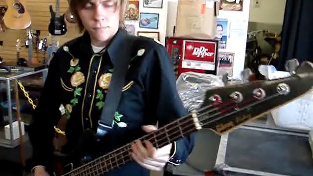 1982 Vintage Gibson Victory Bass Guitar Demo смотреть онлайн