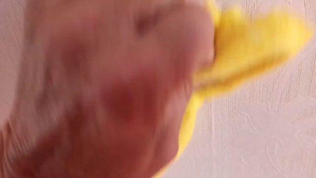 как подклеить обои.