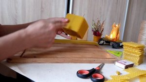 Свечи из вощины. Как сделать свечу квадрат?