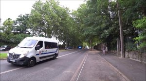 La flamme olympique circule en banlieue parisienne, le 25 juillet 2024