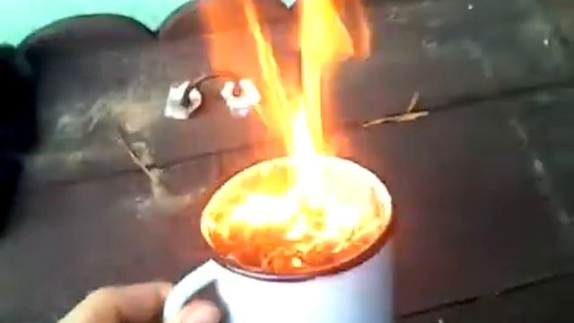 Самодельный факел. горелка щепочница из кружки. смотреть онлайн