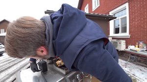 Курица на вертеле. Готовим на газовом гриле Weber Genesis.