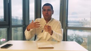 Почему бывшая названивает?