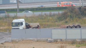 Тягач Мерседес трал низкорамник разворачиваться будет