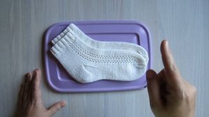 Третья пара ажурных носков июля. Вязание спицами.