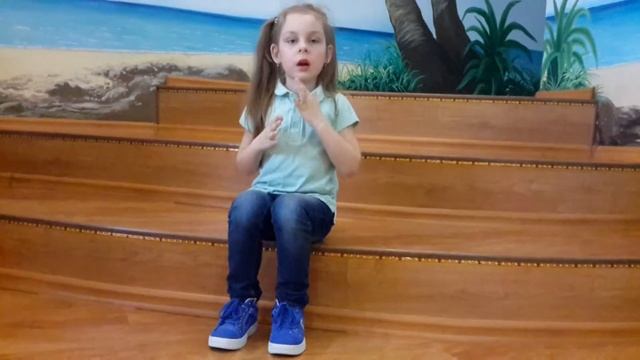 Хорошее отношение к лошадям Эмилия 4 года смотреть онлайн