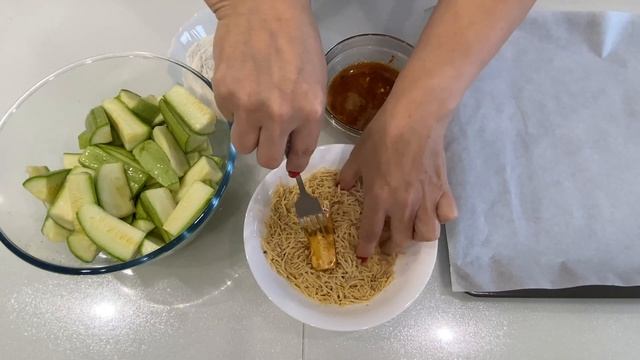 Без капли масла! Хрустящие кабачковые наггетсы в вкуснейшей панировке.