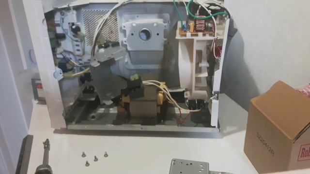 Checking and Replacing Magnetron in a Microwave. ( Runs but no heat ) смотреть онлайн