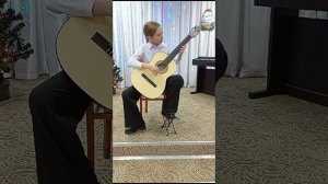 Глухонько София, гитара, 11 лет, вторая группа.