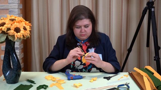 Цветы из гофрированной бумаги - Подсолнух | Московское Долголетие смотреть онлайн