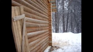 Рубленная пристройка к рубленному дому,рубка в чашу,зимний лес,сборка сруба.