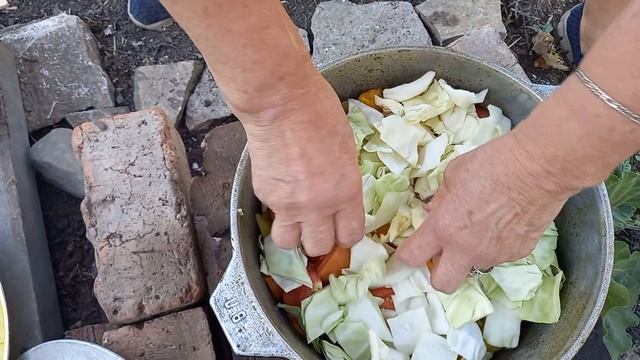 СЕМЕЙНЫЙ РЕЦЕПТ ДАМЛЯМЫ С ФРУКТАМИ ПРИГОТОВЛЕННЫЙ В КАЗАНЕ ВЫСОКО В ГОРАХ.... смотреть онлайн