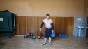 Жим гири 32 кг на попа левой рукой на 20 повторений