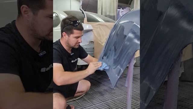 Показываю, как реагирует на растворитель заводской грунт на некоторых НЕ оригинальных бамперах. смотреть онлайн