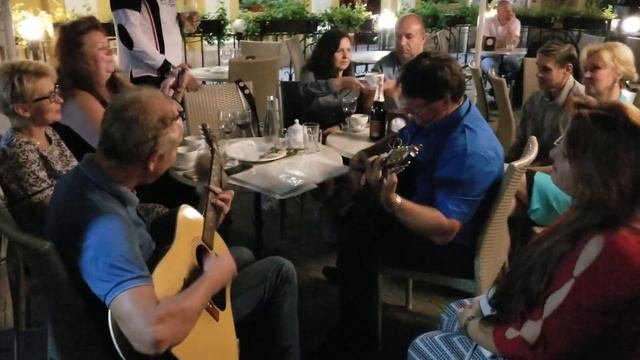 Поем с англичанами украинские песни во Львове. смотреть онлайн