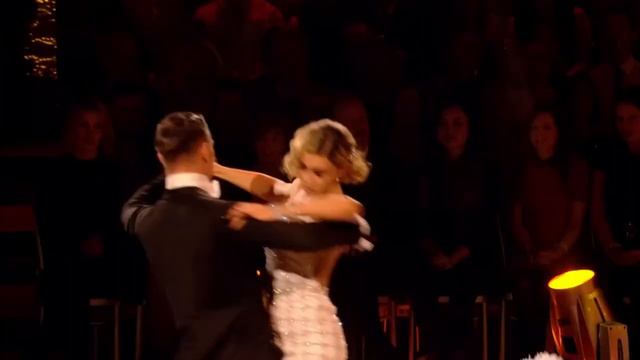 Танцуют Abby Clancy and Almaz Skorjanec ! Ночь светла, Александр Малинин смотреть онлайн