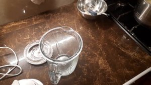 Ведро мороженого! Очень вкусное клубничное мороженое из козьего молока!))