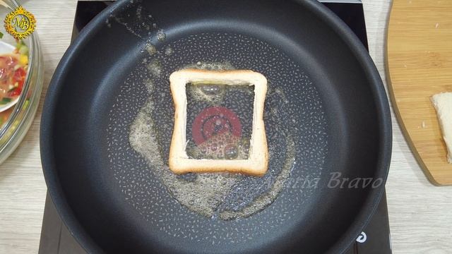 Вкусно и сытно Гренки с овощами и сыром. Быстрый завтрак или ужин. Горячие бутерброды на сковороде.