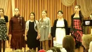 Алина поет "Помнишь, Ленинград".