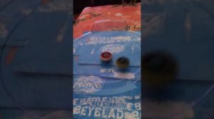 Beyblade Metal Fight Gravity Perseus (Stamina) AD145F vs Gr