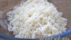 Салат из консервированной горбуши с рисом и яйцами