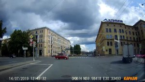 у390са178 автоХам на полосе для общественного транспорта