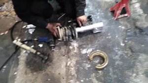 Передняя стойка заклинило в жатом виде