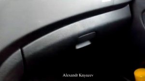 Как открыть бардачок на Hyundai Solaris?