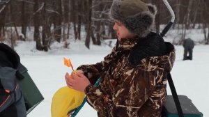 Пусть победит сильнейший! Зимняя рыбалка.